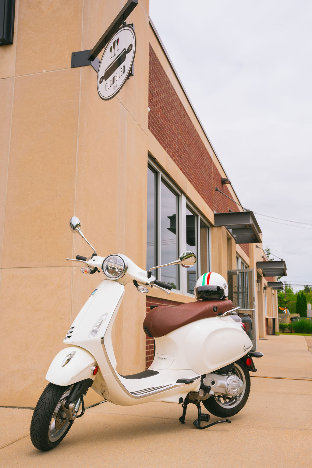 IMG_5450 Image of logo and white vespa
